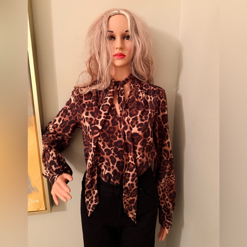 NWT Express Stylish Leopard Print Blouse with a sophisticated neck tie!